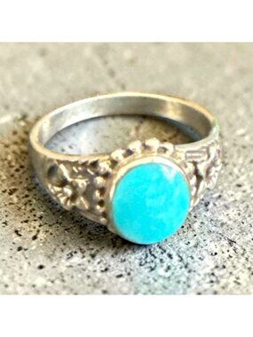 Vintage Sterling Silver and Turquoise Ring SZ 5.5 2.19g